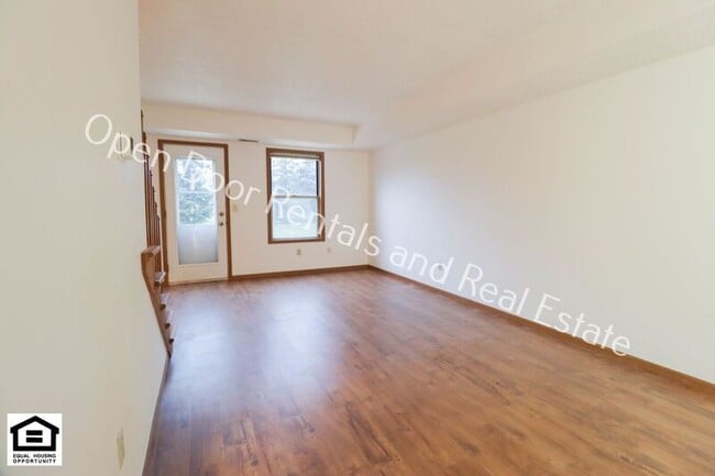 Building Photo - 5215 Vermont Ln