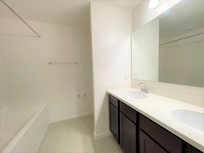 Building Photo - 4519 Birdsong Dr