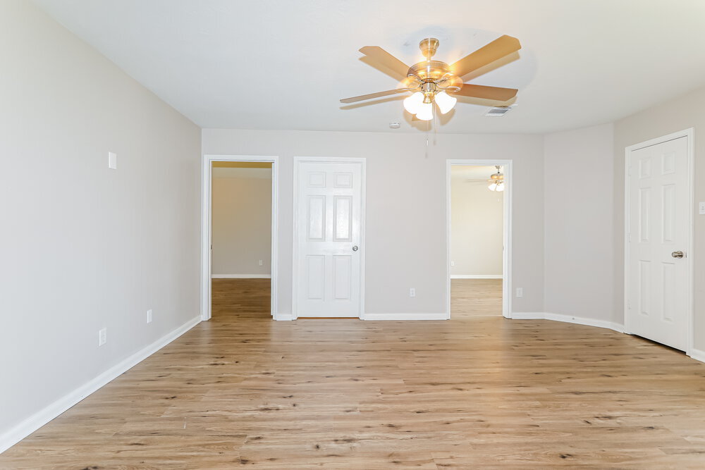Building Photo - 10410 Enchanted