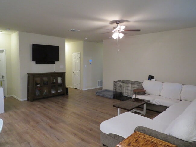 Building Photo - "Charming 3-Bedroom Home with Elegant Gran...