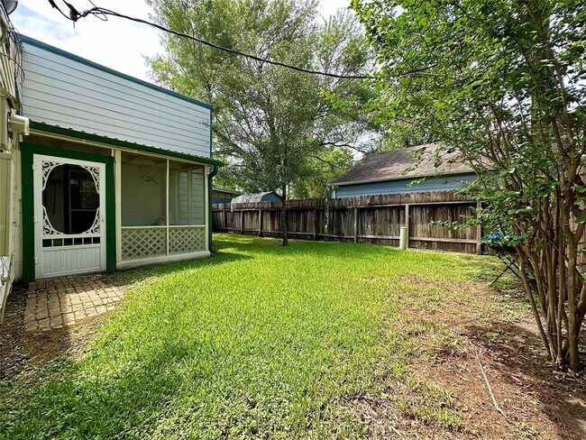 Building Photo - 9004 Vogue Ln