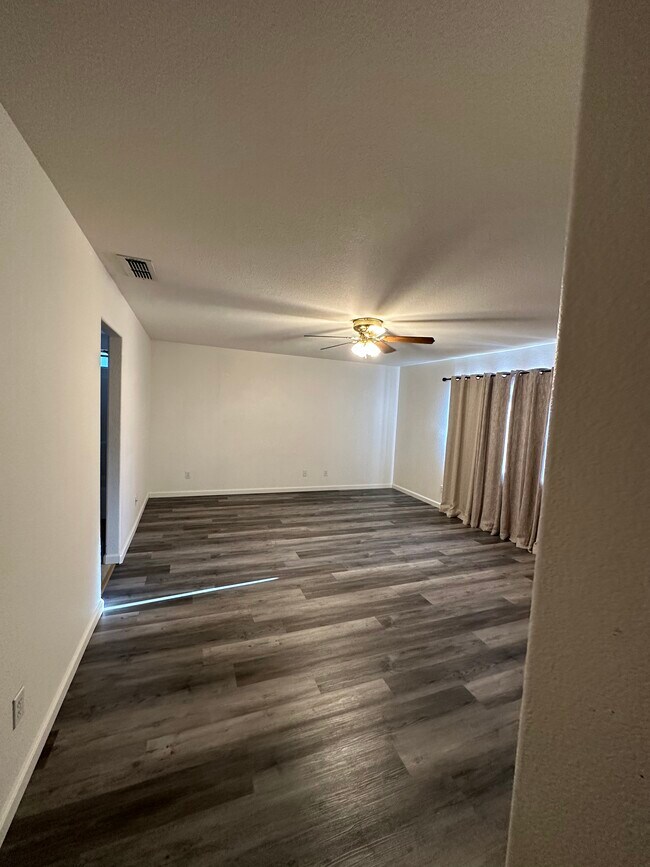 Building Photo - 2171 Eaton Dr