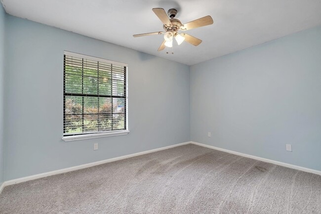 Building Photo - 172 Ann Cir