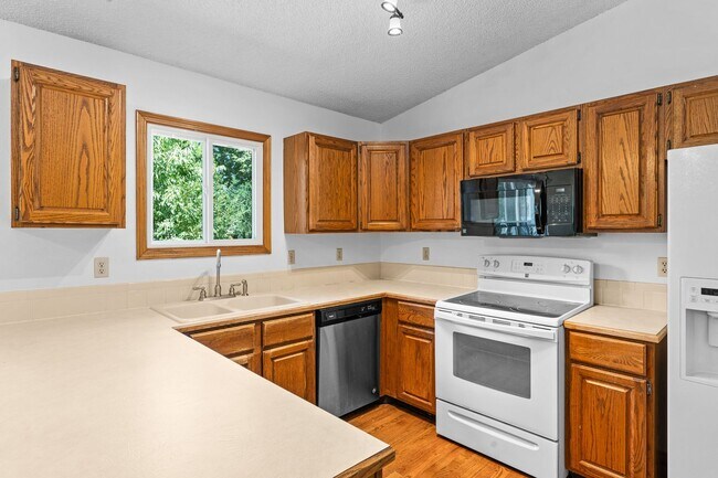 Building Photo - Spacious 4 Bedroom Home in Longmont