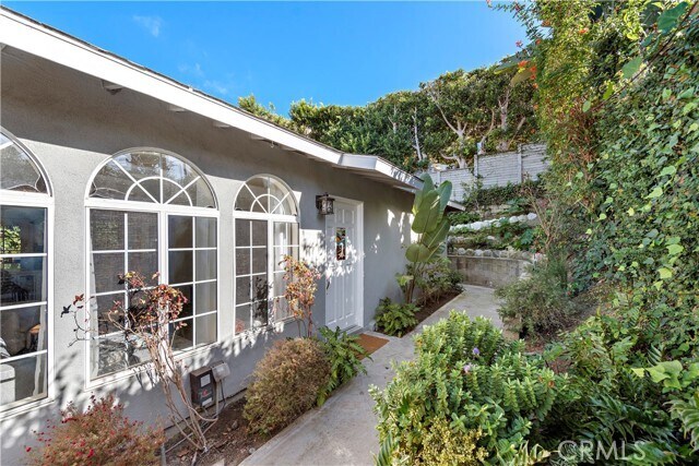 Building Photo - 637 St Ann's Dr