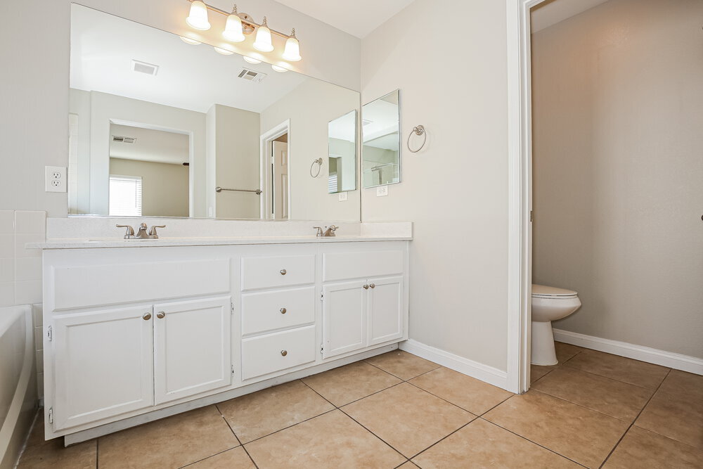 Building Photo - 1152 Maple Pines Ave