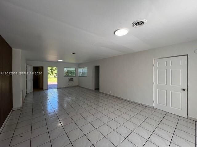 Building Photo - 4548 SW 33rd Ave