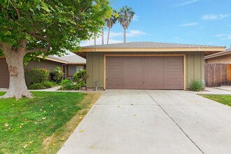 Building Photo - Los Timbres Street Duplex
