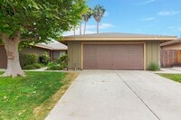Building Photo - Los Timbres Street Duplex