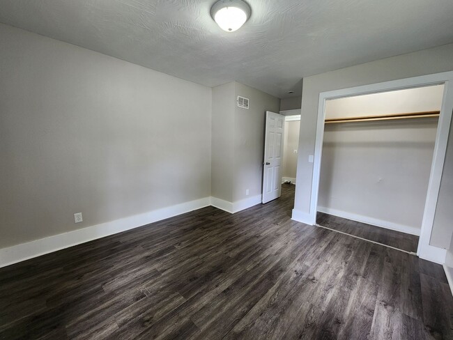 Building Photo - Spacious 2-Bedroom, 1-Bathroom Home AVAILA...
