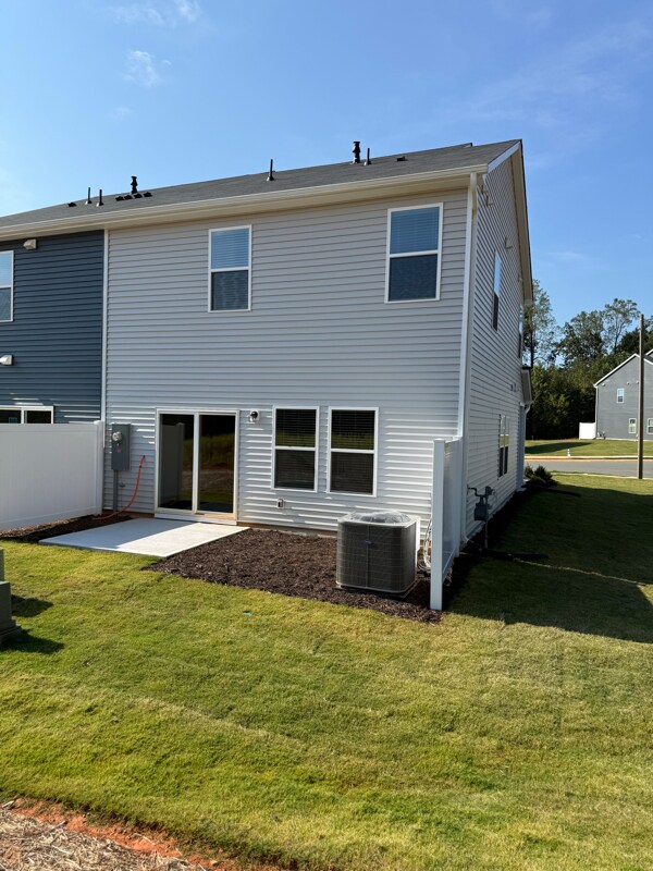 Building Photo - 1027 Winding Spg Dr