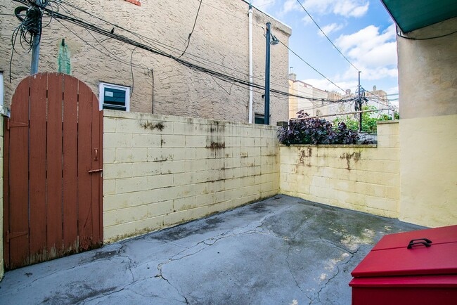 Building Photo - Three Bed East Passyunk Crossing Home