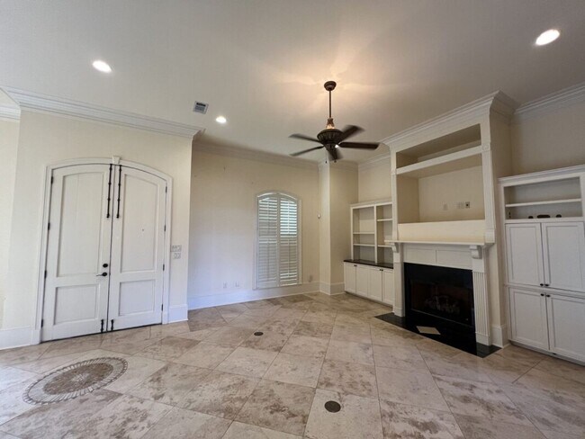 Building Photo - Elegant Two-Story Home with Outdoor Kitchen in Desirable Shadows Lake