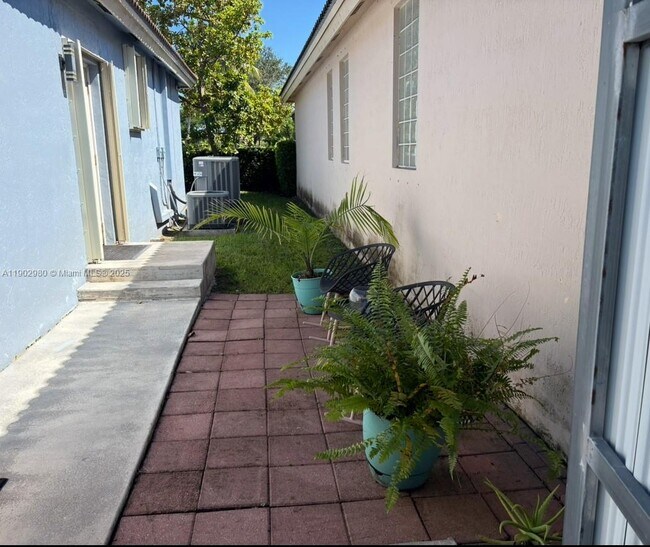 Building Photo - 4405 SW 162nd Ct