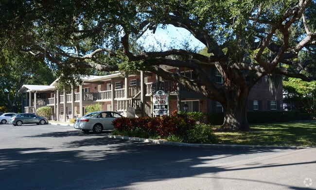 Primary Photo - Century Oaks