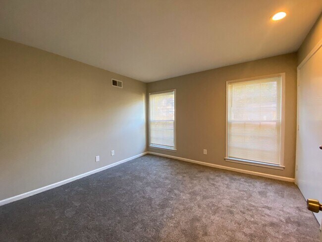 Building Photo - Charming 3 bedroom 2 bath home near Coving...