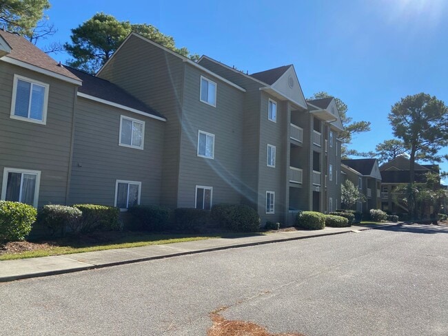 Building Photo - 100 Myrtle Greens Dr