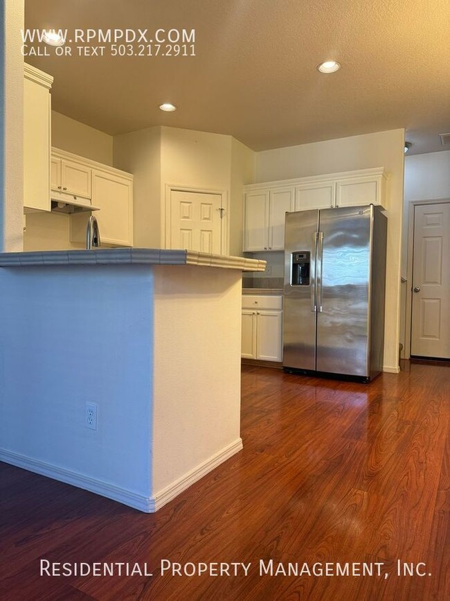 Building Photo - Arbor Reserve Townhome with 2 Spacious Pri...