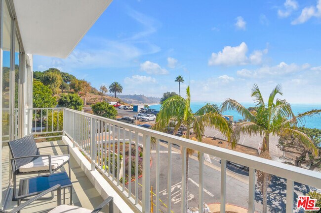 Building Photo - 17350 Sunset Blvd