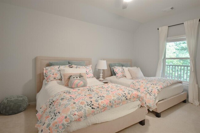 Building Photo - 7 E Shale Creek Cir