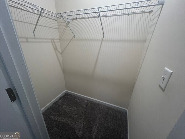 Building Photo - 165 Craines View