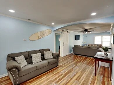 Family Room - 411 Monroe Ave