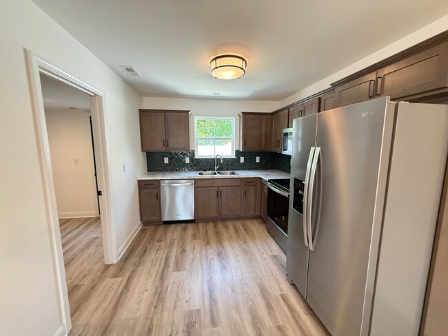 Building Photo - 2067 Aster Dr