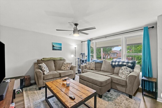 Building Photo - 5139 S Narragansett Ave