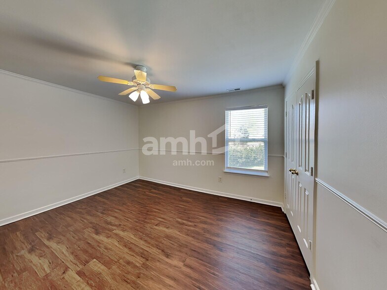 Building Photo - 104 Thorsen Dr