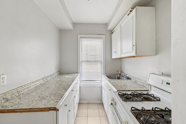 Building Photo - 344 Jencks St