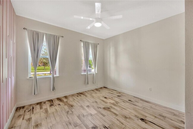 Building Photo - 6518 Park Strand Dr