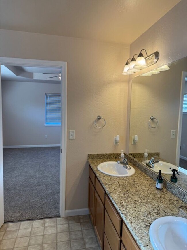 Building Photo - SINGLE LEVEL HOME IN CP/ ON QUIET CULDESAC