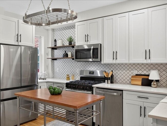 Building Photo - Gorgeous 4 Bedroom 2.5 Bathroom Available in Lancaster City