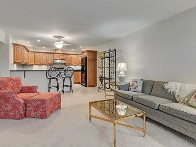 Building Photo - "Charming 2-Bed, 2-Bath Retreat in the Heart of Hinsdale – Spacious 2071 Sq Ft Haven!"