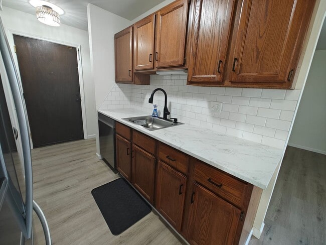 Building Photo - 11 Marion Ave