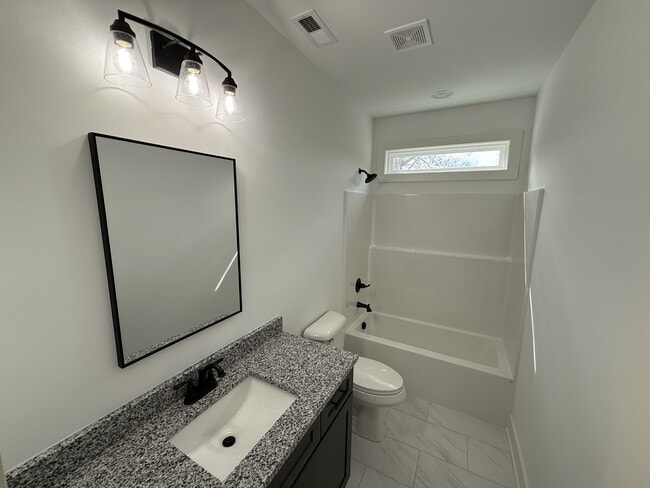 Building Photo - 1009 W Main St