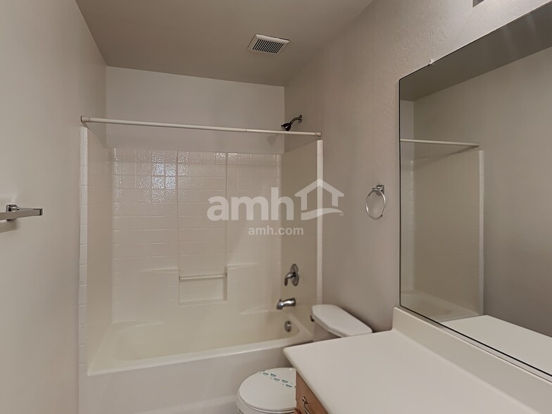 Building Photo - 17403 W Langer Ln