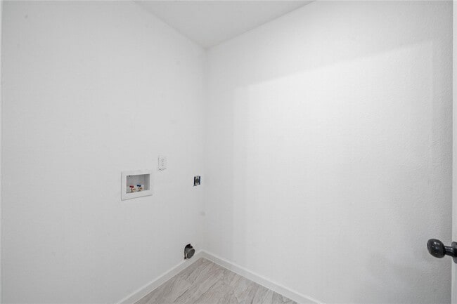 Building Photo - 12007 Sharpcrest St