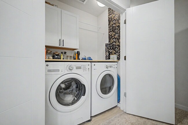 Building Photo - 570 W Amherst Ave