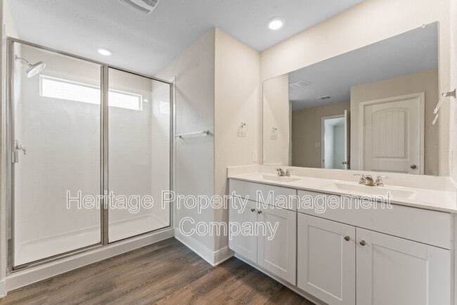 Building Photo - 1428 Redwood Crk