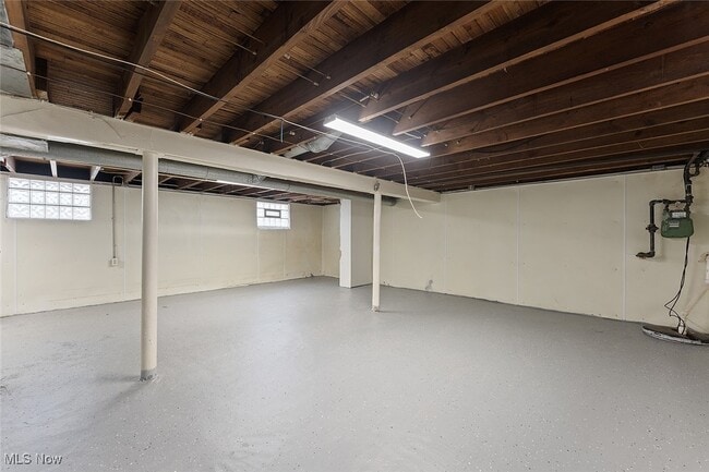 Building Photo - 4930 E 109th St