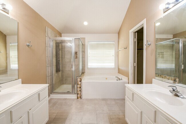 Building Photo - 5104 Big Spring Dr