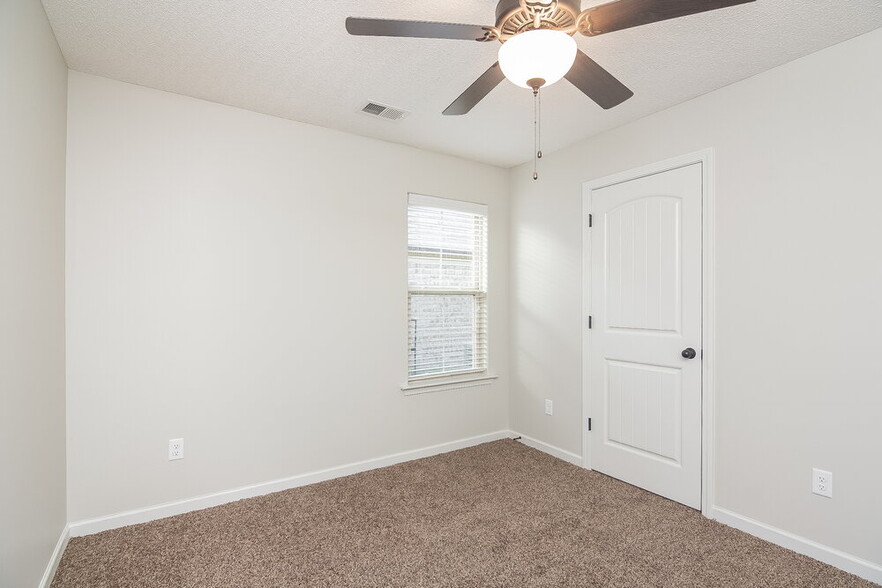 Building Photo - 9426 Darren Cir S