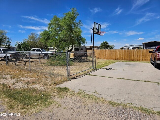 Building Photo - 1042 W Ocotilla St