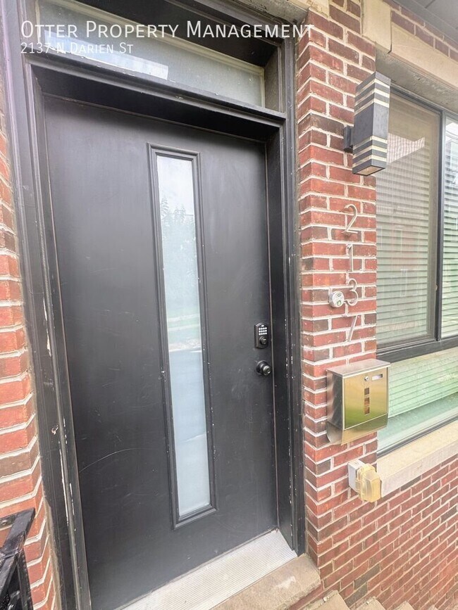 Building Photo - 2137 N Darien St