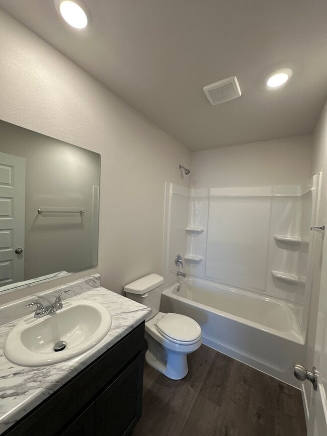 Building Photo - Three Bedroom | Two Bathroom Home in Claremore