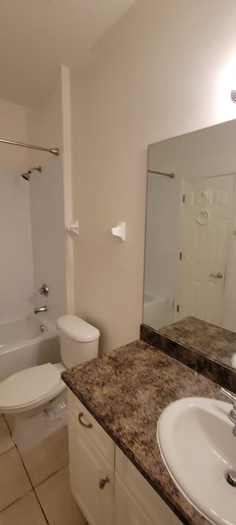 Building Photo - Charming 2/2 townhouse in Eagle Trace