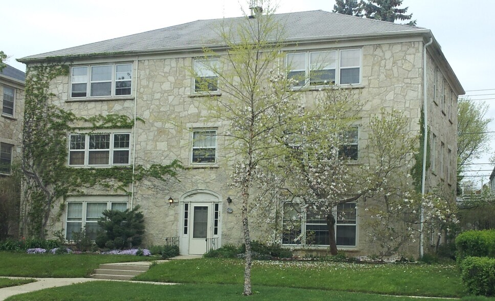 Building Photo - 4244 N Wilson Dr