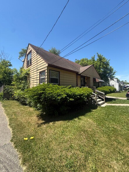 Building Photo - 2625 Seneca St