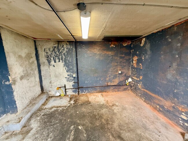 Building Photo - Bring Your Vision to Downtown Smryna!